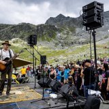 Dans le cadre du Palp festival, le chanteur britannique Peter Doherty s'est produit au lac des Vaux, dans les alpes valaisannes entre La Tzoumaz et Verbier. KEYSTONE/JEAN-CHRISTOPHE BOTT
